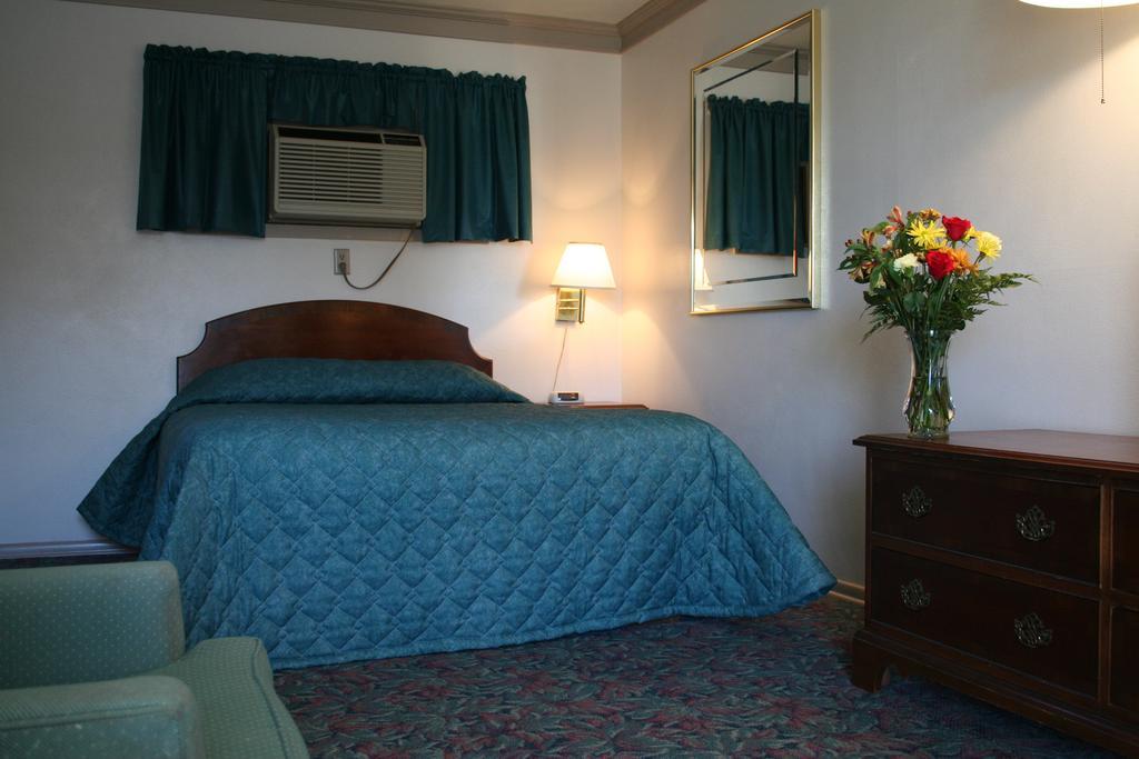 University Inn סידר פולס מראה חיצוני תמונה