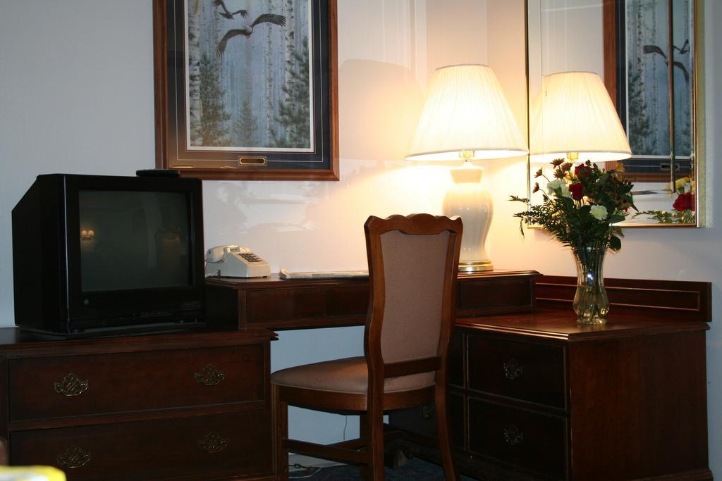 University Inn סידר פולס מראה חיצוני תמונה