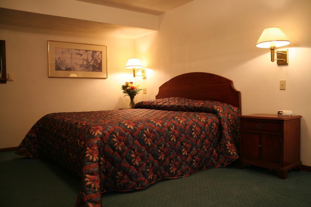University Inn סידר פולס מראה חיצוני תמונה
